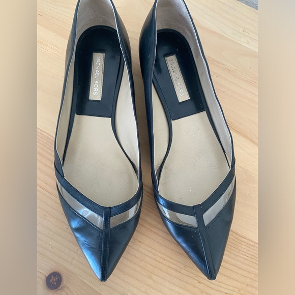Michael Kors pointy toe genuine leather flats - Picture 3 of 8
